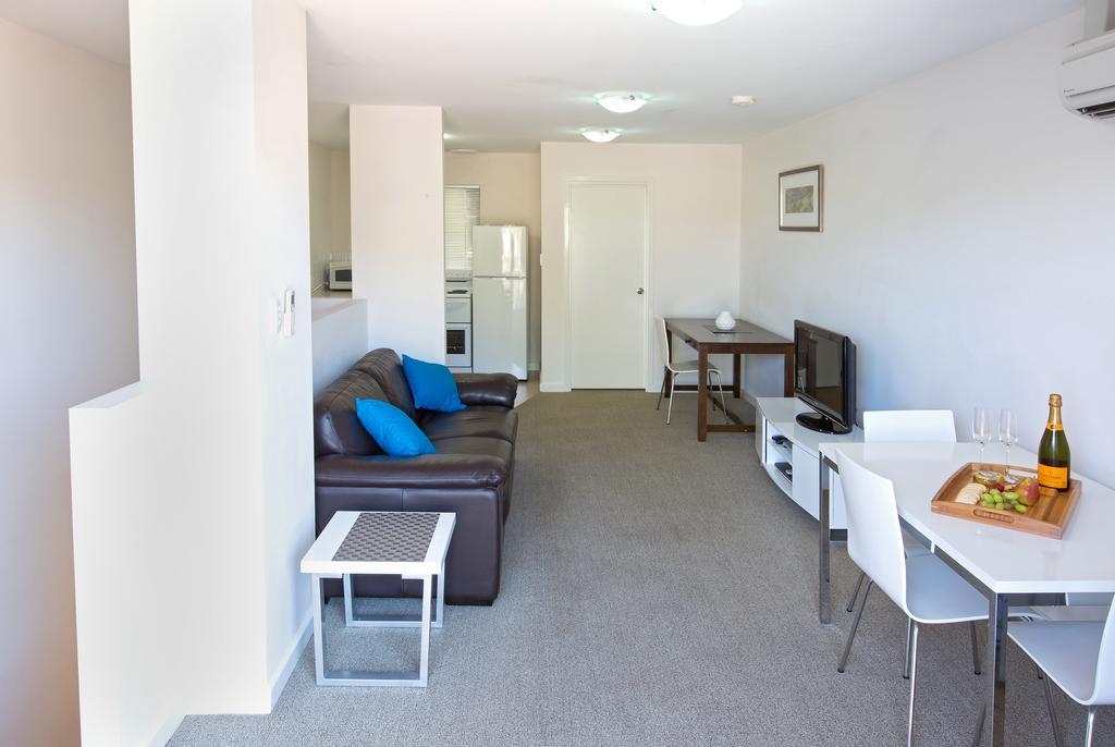 Morse Court Apartments Karratha Oda fotoğraf